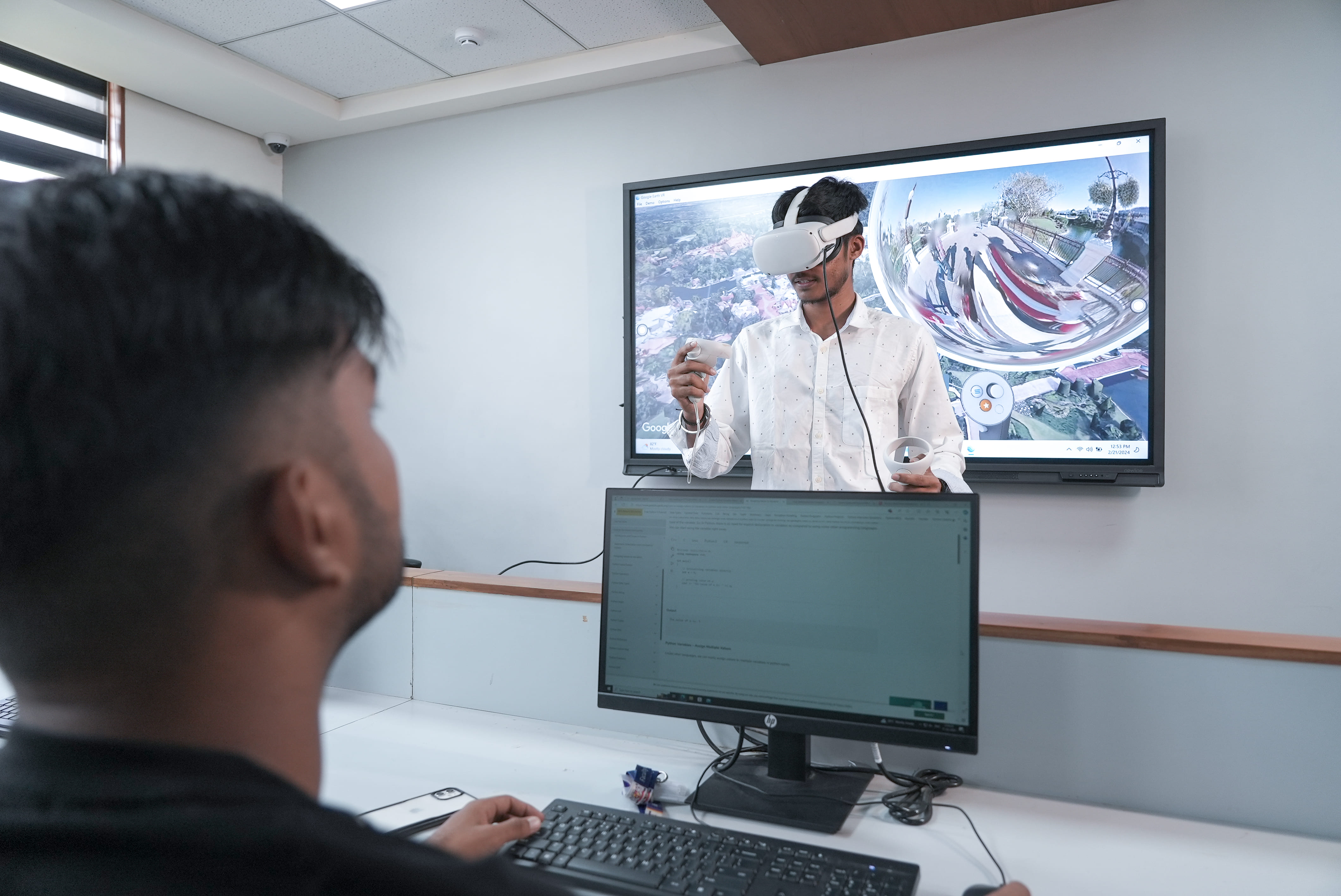 Guest Lecture Series featuring global industry leaders.