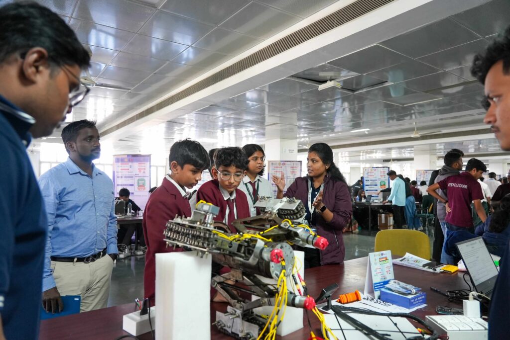 Hands-on innovation activities for school students at Smart India Hackathon Parul University