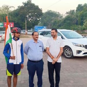 PU’s student Agstya Valland expresses his pride for India by skating 145 Kms from Karamsad to the Statue of Unity.