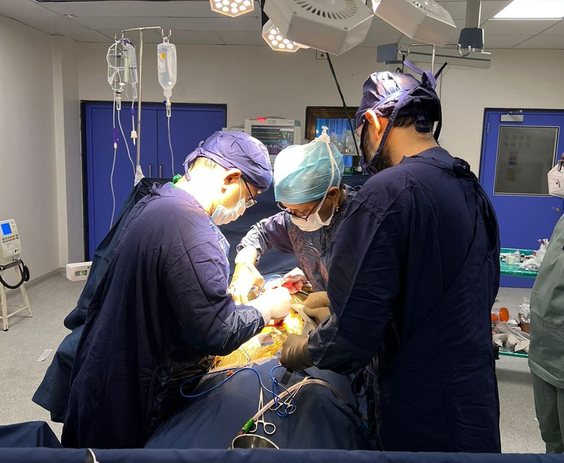 Parul Sevashram Hospital’s team conducts first successful LIVE related kidney transplant giving a new ray of hope to a young mother & wife.